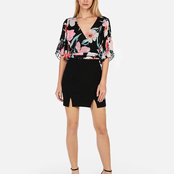 Express Pleated Kimono-Sleeve Top in Black Floral, Size Medium - Picture 3 of 8